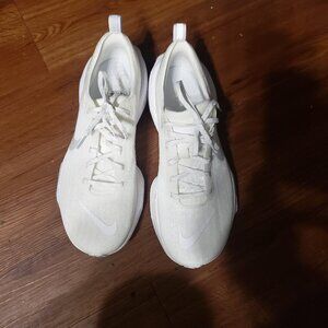 SH132 Nike ZoomX Invincible 3 running shoe  "White/Photon Dust" colorway. NWOT